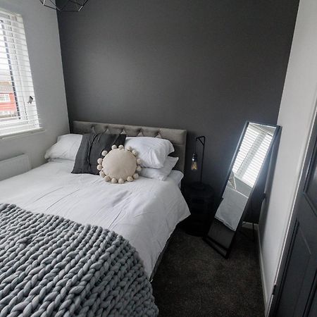 Uber Stylish 3 Bedroom Home Off Road Parking Near Town Centre And Bike Park Wales Merthyr Tydfil Exterior photo